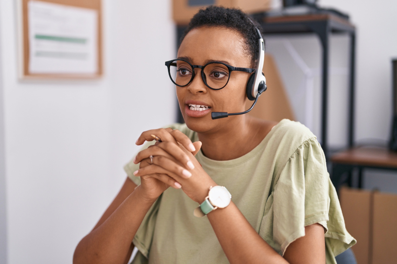 lady answering phone call in the call centre